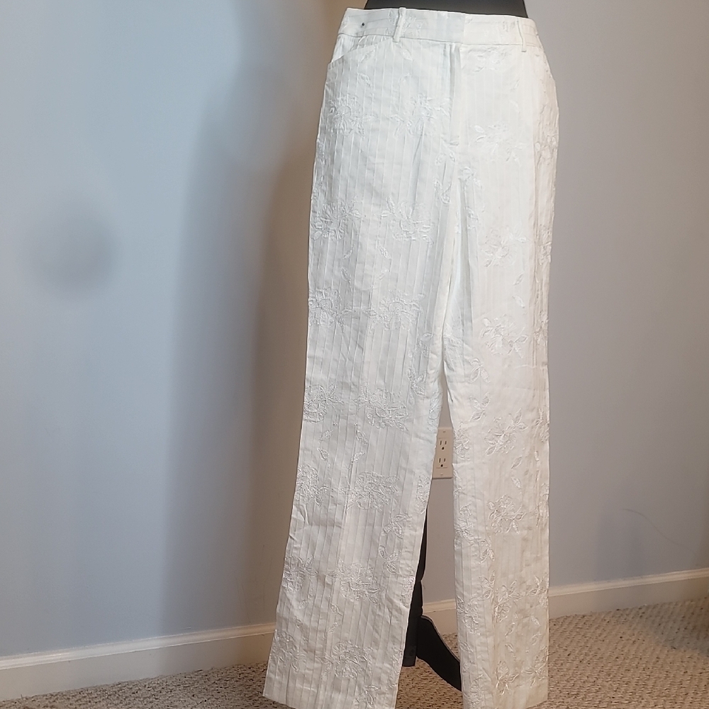 Realities: Chic White Floral Embroidered Trousers